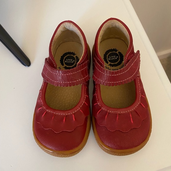 Red Livie and Lucas sz 7 - Picture 2 of 3